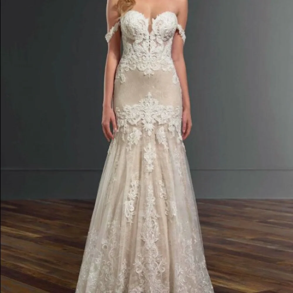 Martian Liana style #1012, wedding dress - Picture 2 of 15